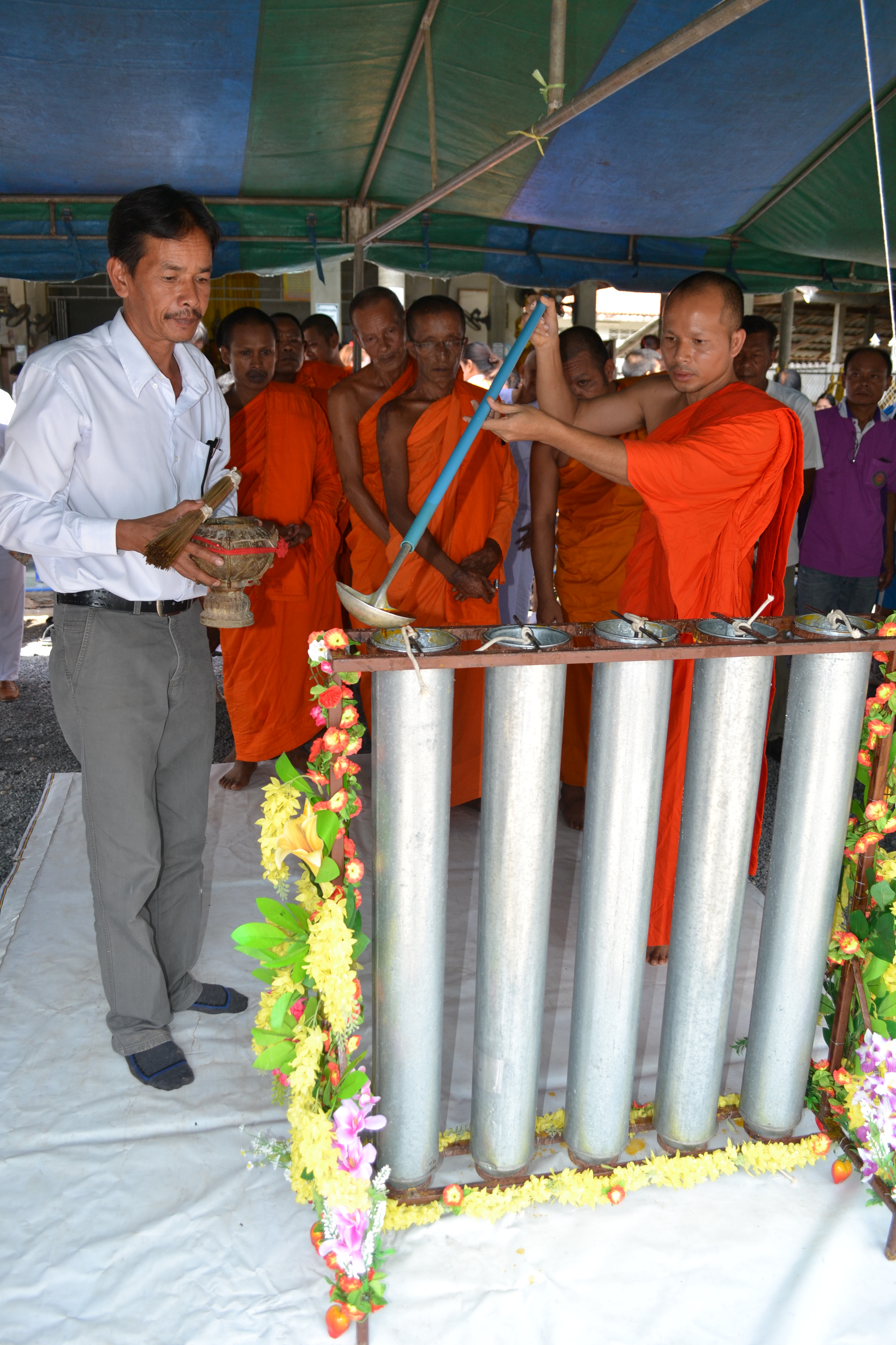 โครงการสืบสานประเพณีหล่อเทียนและถวายเทียนพรรษาเป็นพุทธบูชา ประจำปี 2559
