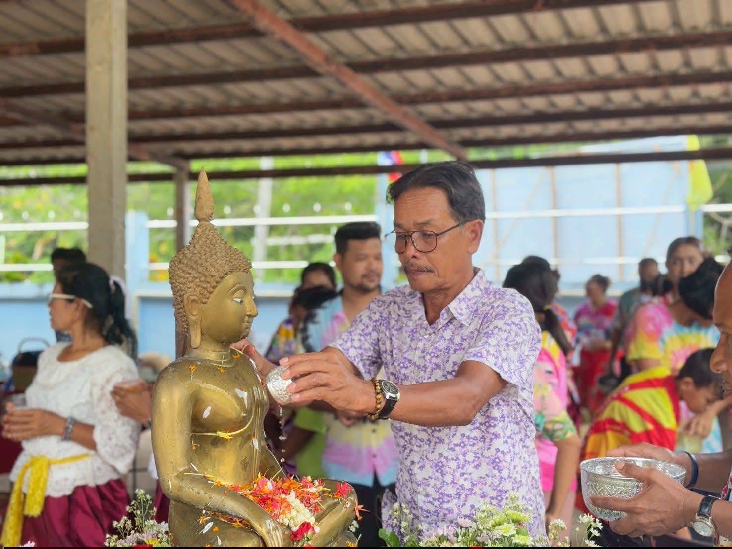 โครงการรดน้ำดำหัวขอพรผู้สูงอายุ 2568