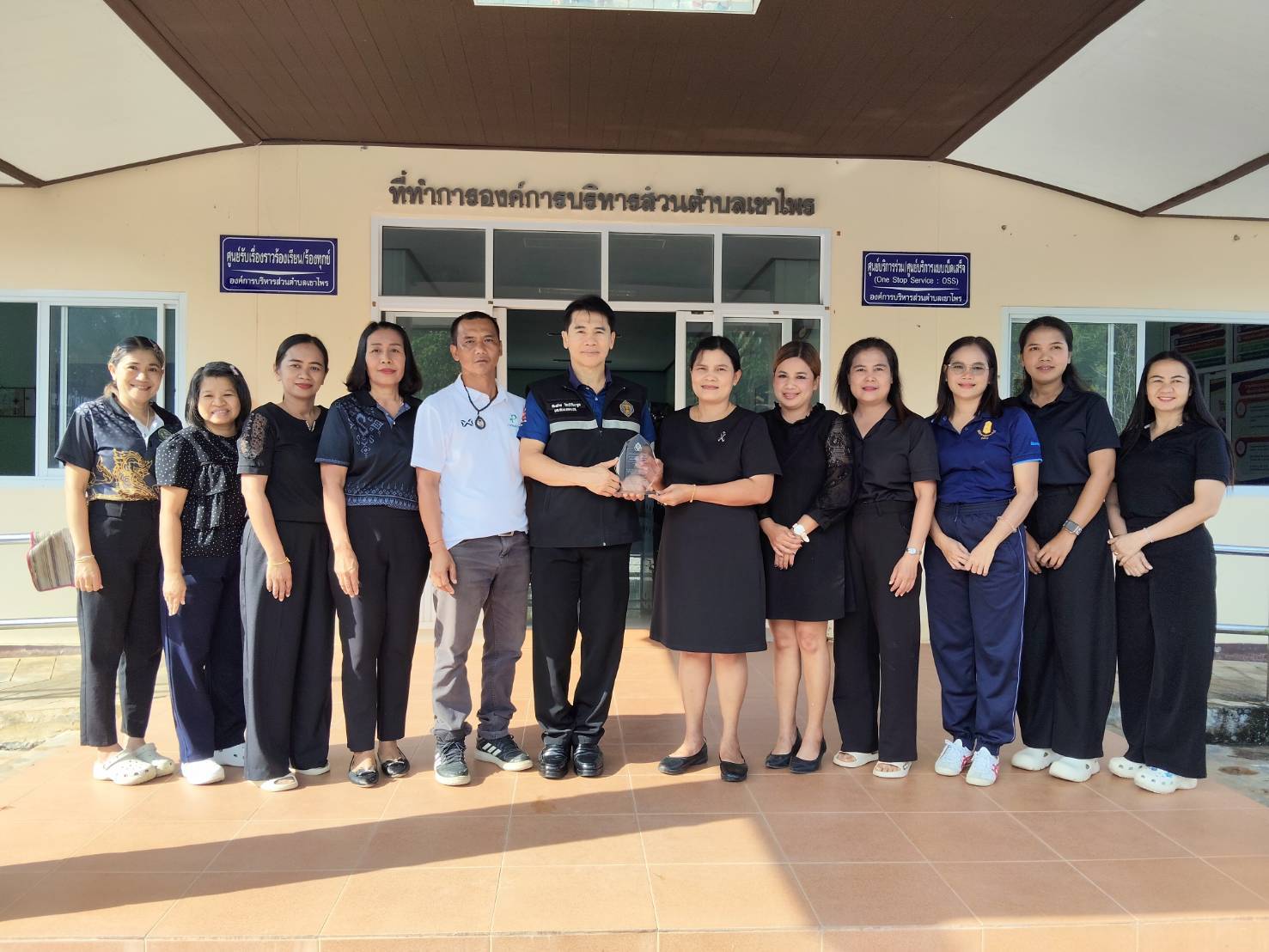 องค์การบริหารส่วนตำบลเขาไพร ได้รับมอบโล่รางวัลประกาศเกียรติคุณนี้ไว้เพื่อแสดงว่า องค์การบริหารส่วนตำบลเขาไพร เป็นองค์การบริหารส่วนตำบลที่มีผู้ใช้สิทธิเลือกตั้งในเขตพื้นที่สูงสุด ลำดับที่ 1 ในการเลือกต