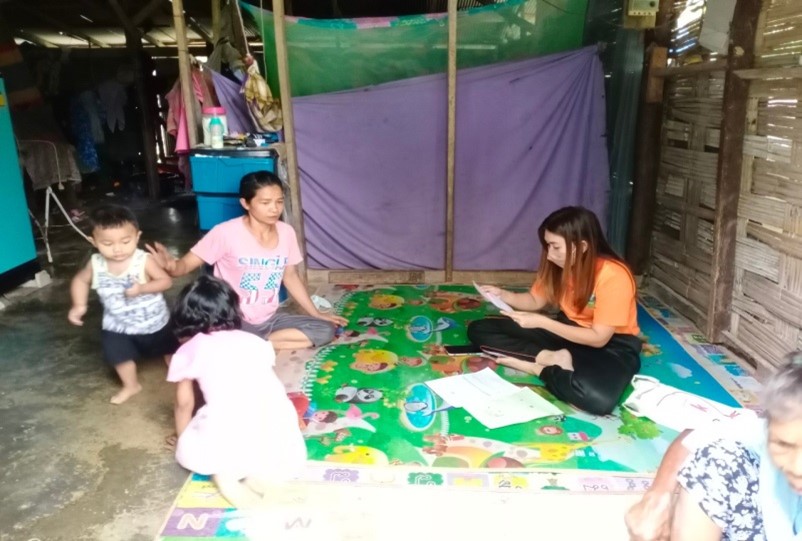 ออกเยี่ยมบ้านผู้มีรายได้น้อยในตำบลเขาไพร